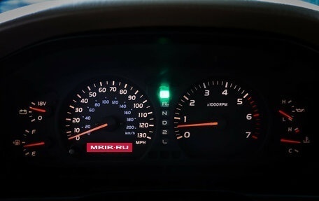 Toyota Land Cruiser 100 рестайлинг 2, 2002 год, 1 800 000 рублей, 17 фотография