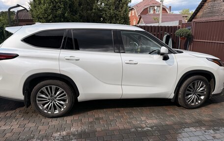 Toyota Highlander, 2022 год, 5 270 000 рублей, 1 фотография
