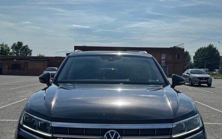 Volkswagen Touareg III, 2021 год, 5 990 000 рублей, 1 фотография