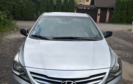 Hyundai Solaris II рестайлинг, 2015 год, 780 000 рублей, 1 фотография