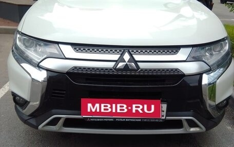Mitsubishi Outlander III рестайлинг 3, 2021 год, 2 100 000 рублей, 1 фотография