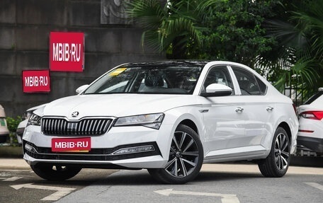 Skoda Superb III рестайлинг, 2025 год, 2 700 000 рублей, 1 фотография