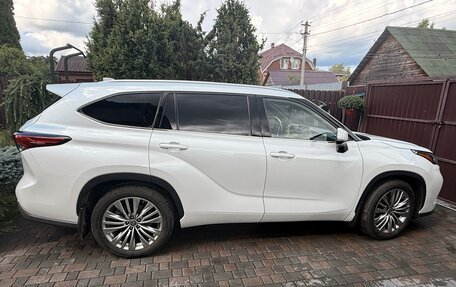 Toyota Highlander, 2022 год, 5 270 000 рублей, 2 фотография