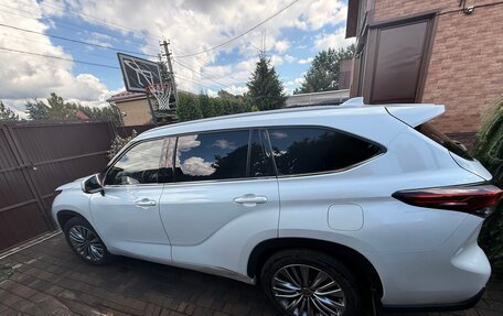 Toyota Highlander, 2022 год, 5 270 000 рублей, 4 фотография