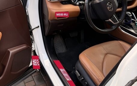Toyota Highlander, 2022 год, 5 270 000 рублей, 7 фотография