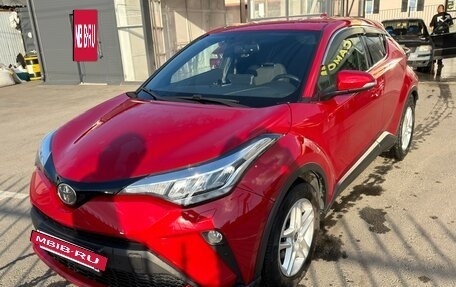 Toyota C-HR I рестайлинг, 2020 год, 2 900 000 рублей, 9 фотография