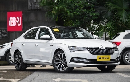 Skoda Superb III рестайлинг, 2025 год, 2 700 000 рублей, 7 фотография