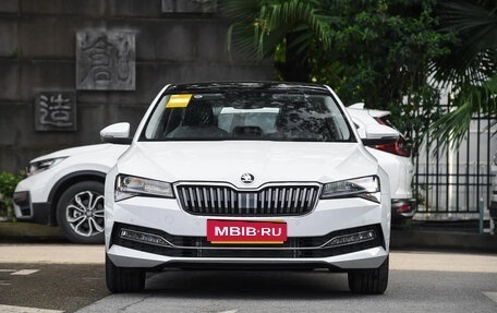 Skoda Superb III рестайлинг, 2025 год, 2 700 000 рублей, 2 фотография
