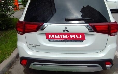 Mitsubishi Outlander III рестайлинг 3, 2021 год, 2 100 000 рублей, 5 фотография