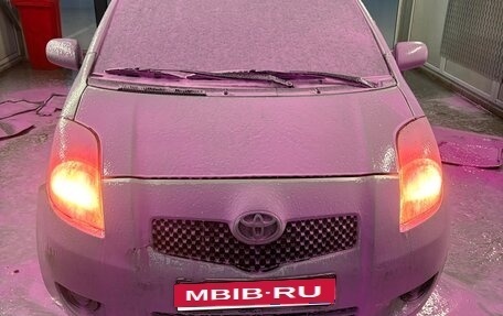 Toyota Yaris III рестайлинг, 2006 год, 420 000 рублей, 1 фотография