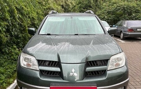 Mitsubishi Outlander III рестайлинг 3, 2004 год, 1 050 000 рублей, 2 фотография