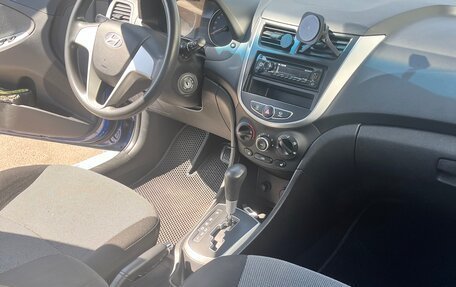 Hyundai Solaris II рестайлинг, 2013 год, 1 000 000 рублей, 22 фотография