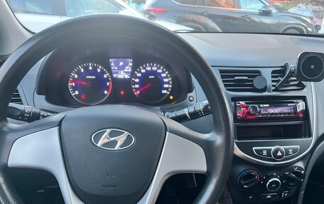 Hyundai Solaris II рестайлинг, 2013 год, 1 000 000 рублей, 25 фотография