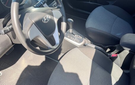 Hyundai Solaris II рестайлинг, 2013 год, 1 000 000 рублей, 17 фотография