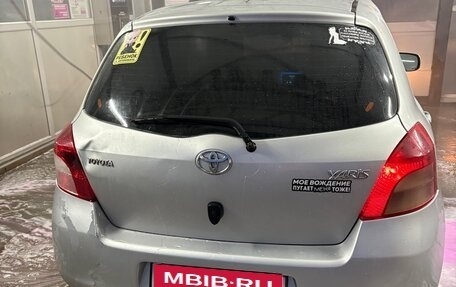 Toyota Yaris III рестайлинг, 2006 год, 420 000 рублей, 3 фотография