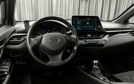 Toyota C-HR I рестайлинг, 2022 год, 2 940 000 рублей, 7 фотография