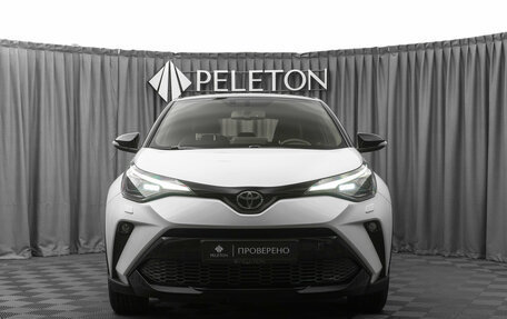 Toyota C-HR I рестайлинг, 2022 год, 2 940 000 рублей, 3 фотография