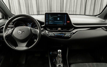 Toyota C-HR I рестайлинг, 2022 год, 2 940 000 рублей, 8 фотография