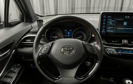 Toyota C-HR I рестайлинг, 2022 год, 2 940 000 рублей, 10 фотография