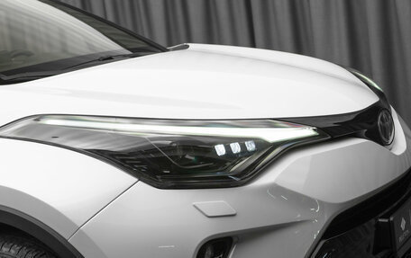 Toyota C-HR I рестайлинг, 2022 год, 2 940 000 рублей, 28 фотография