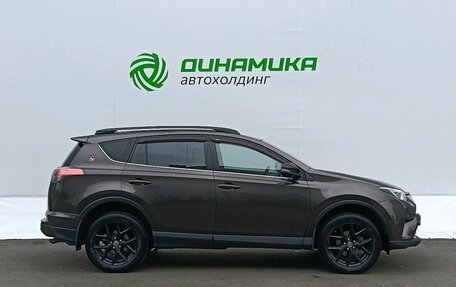 Toyota RAV4, 2018 год, 2 300 000 рублей, 4 фотография