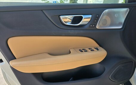 Volvo V60 Cross Country II, 2020 год, 4 700 000 рублей, 12 фотография