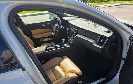 Volvo V60 Cross Country II, 2020 год, 4 700 000 рублей, 10 фотография