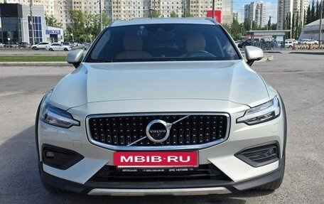 Volvo V60 Cross Country II, 2020 год, 4 700 000 рублей, 2 фотография
