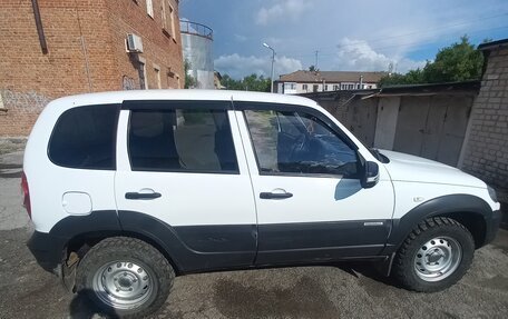 Chevrolet Niva I рестайлинг, 2017 год, 650 000 рублей, 3 фотография