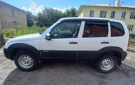 Chevrolet Niva I рестайлинг, 2017 год, 650 000 рублей, 2 фотография