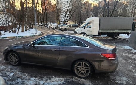 Mercedes-Benz E-Класс, 2015 год, 1 950 000 рублей, 2 фотография