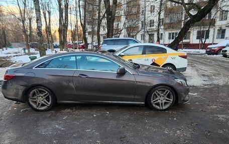 Mercedes-Benz E-Класс, 2015 год, 1 950 000 рублей, 3 фотография
