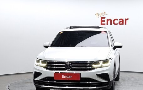 Volkswagen Tiguan II, 2023 год, 2 400 999 рублей, 4 фотография
