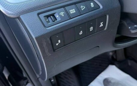 Hyundai Santa Fe III рестайлинг, 2018 год, 2 950 000 рублей, 14 фотография