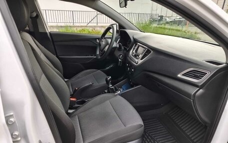 Hyundai Solaris II рестайлинг, 2021 год, 1 335 000 рублей, 29 фотография