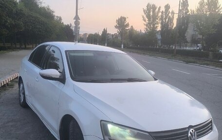 Volkswagen Jetta VI, 2015 год, 820 000 рублей, 2 фотография