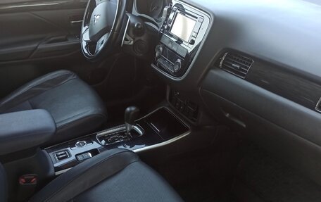 Mitsubishi Outlander III рестайлинг 3, 2017 год, 2 000 000 рублей, 5 фотография