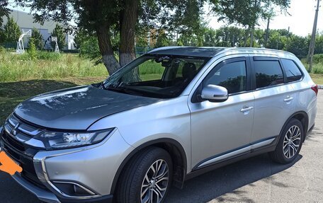 Mitsubishi Outlander III рестайлинг 3, 2017 год, 2 000 000 рублей, 6 фотография