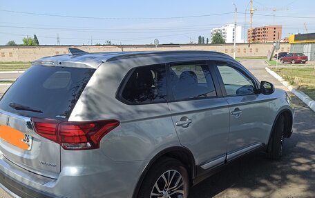 Mitsubishi Outlander III рестайлинг 3, 2017 год, 2 000 000 рублей, 7 фотография