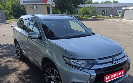 Mitsubishi Outlander III рестайлинг 3, 2017 год, 2 000 000 рублей, 8 фотография