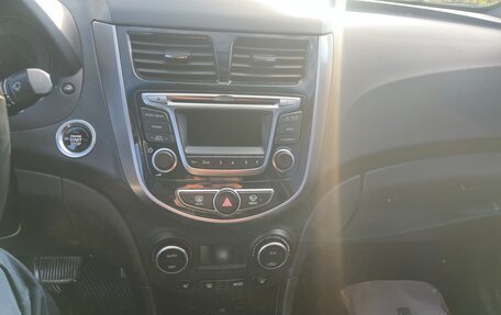 Hyundai Solaris II рестайлинг, 2014 год, 1 230 000 рублей, 7 фотография