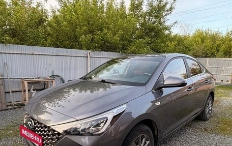 Hyundai Solaris II рестайлинг, 2022 год, 1 700 000 рублей, 9 фотография