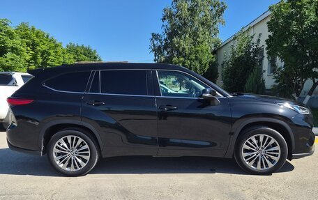 Toyota Highlander, 2022 год, 5 000 000 рублей, 4 фотография