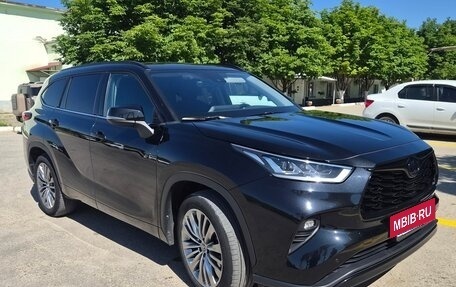 Toyota Highlander, 2022 год, 5 000 000 рублей, 3 фотография