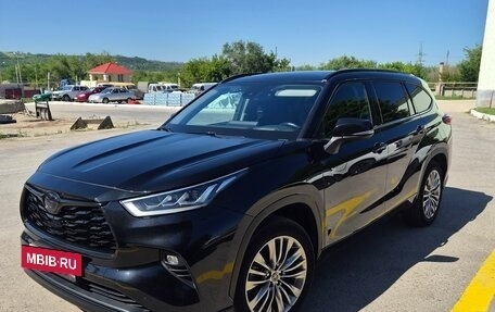 Toyota Highlander, 2022 год, 5 000 000 рублей, 2 фотография