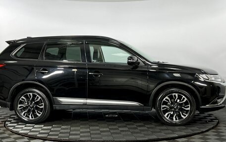 Mitsubishi Outlander III рестайлинг 3, 2021 год, 2 100 000 рублей, 5 фотография