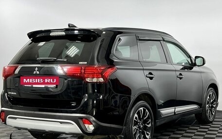 Mitsubishi Outlander III рестайлинг 3, 2021 год, 2 100 000 рублей, 6 фотография