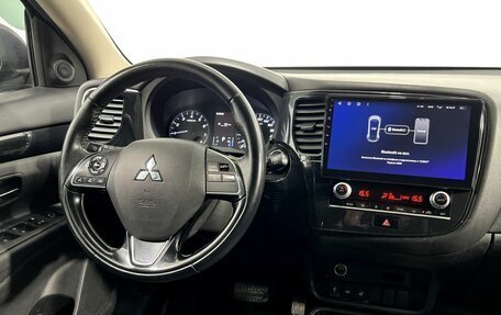 Mitsubishi Outlander III рестайлинг 3, 2021 год, 2 100 000 рублей, 15 фотография