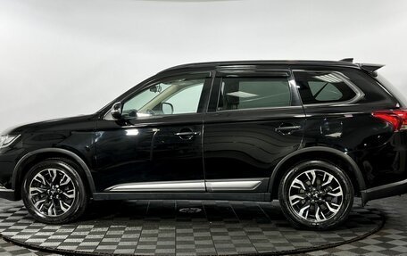 Mitsubishi Outlander III рестайлинг 3, 2021 год, 2 100 000 рублей, 9 фотография