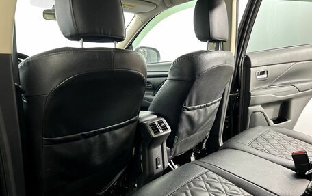 Mitsubishi Outlander III рестайлинг 3, 2021 год, 2 100 000 рублей, 11 фотография